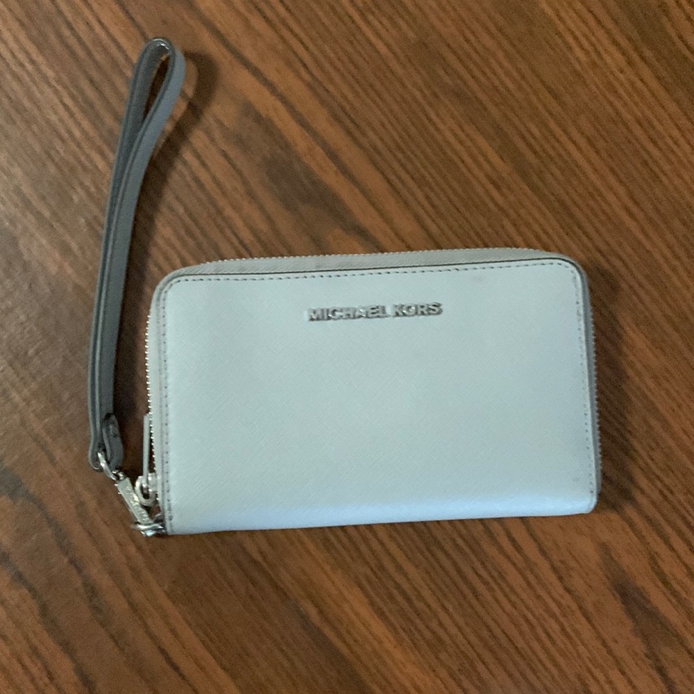 MICHAEL MICHAEL KORS
Large Leather Smartphone Wristlet